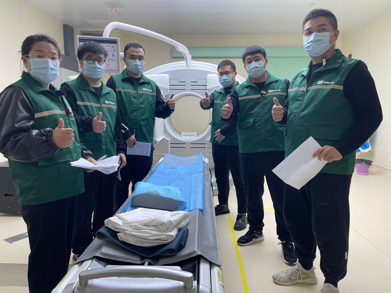 工作人员在检测现场